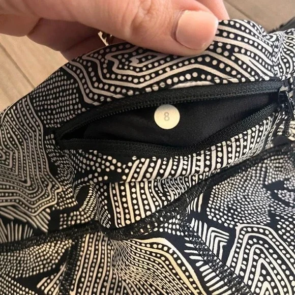 Lululemon Black Athletic Pattern Leggings Women 8 - Picture 5 of 5